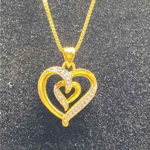 Elegant Gold Heart Pendant Necklace New In Box